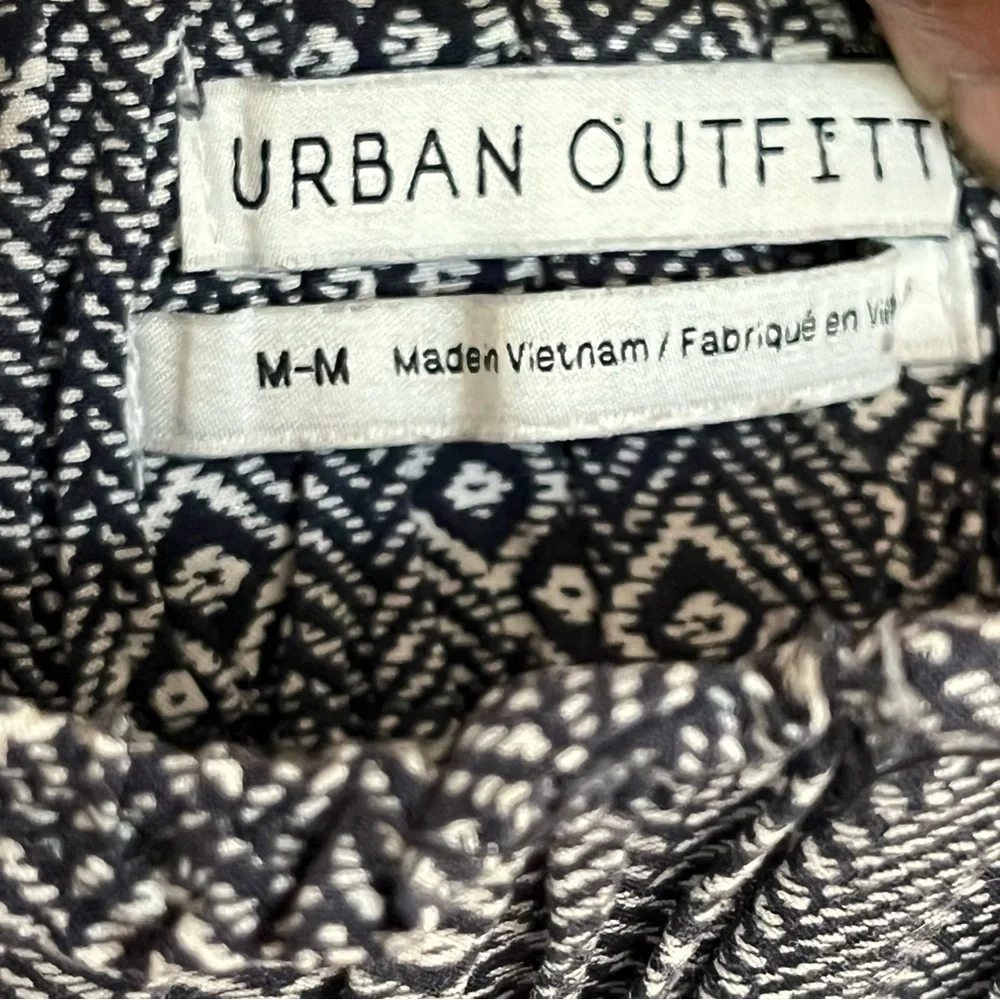 Women's Urban Outfitters‎ Cottage Print Pull On Pants Size Medium Black & White